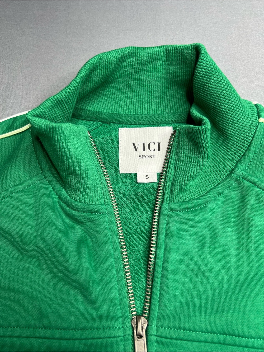 VICI Sport Kelly Green Athletic Zip Jacket size Small with stripe trim